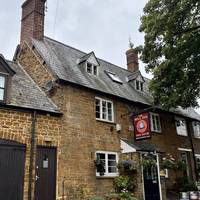 This historic village trail begins at the Bell Inn in Shenington which has been an inn since at least 1765. The building existed as early as 1690.