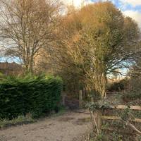 Starting from this lane behind the pub, there’s space for a couple of cars to park. The path is also a bridle way, so be prepared for mud!