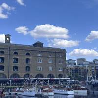 Along the Thames path to St Katharine Docks