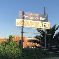 This sign will point you in the right direction! Once you are on the promenade turn left.