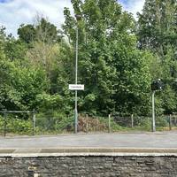 Welcome to this step-free walk to Dinefwr Park. The walk starts at Llandeilo railway station.