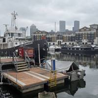 Walk to the end and the information sign and turn left for a view of Canary Wharf. It’s clean and quiet in this area.