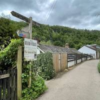 This walk starts in Symonds Yat West by the hand-pulled ferry crossing. Use the ferry if starting from Symonds Yat East.