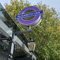 This awesome Hanwell walk begins at the Elizabeth Line station. If you’ve come by train, follow the signs for ‘Station Approach’.