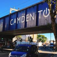 Many famous people, including Dylan Thomas, Walter Sickert and Amy Winehouse, have made Camden their home.🎖🎖