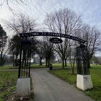 This is Chamberlain Gardens, a lovely small park in West Birmingham. Follow along on this jaunt of the outer edge of the park. Let’s go!