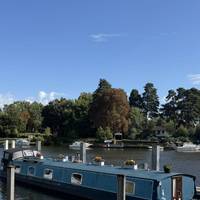 We start the river walk at the Shepperton Ferry. Starting on the north bank.