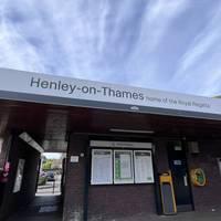 This walk starts at Henley-on-Thames on the Great Western Railway, served by regular trains & buses. Toilets are opposite the station.