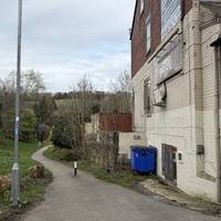 The walk starts at the side of the Rolette Cafe on Meanwood Road (LS7 2LP). The nearest bus stop is Ridge Grove (Bus 38 & 39).