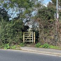 Take a few steps back towards the pub and then cross Bridgwater Road and go through the wooden gate to enter the footpath.
