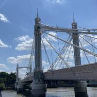 This route starts at the Albert Bridge, along the Chelsea Embankment.