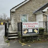 The walk starts at the Timsbury Community Library off North Road. The nearest bus stop is the recreation ground served by the 522.