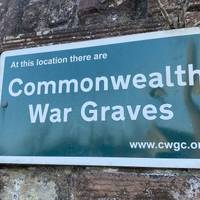 Commonwealth War Graves can be found in the churchyard