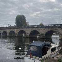 Cross to the left side of Bridge Rd. Pass the petrol station & cross to arrive at Maidenhead Bridge Garden for a view of the river & bridge.