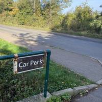 Turn left out of the Cropredy Sports Ground car park (OX17 1PQ – 2.2 metre height barrier) and walk along the path.