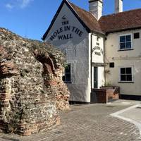 Welcome to this Roman walk around Colchester. This jaunt starts & ends here at The Hole In The Wall pub.