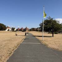 As you enter the park, take the path to the left to walk beyond the flag pole.