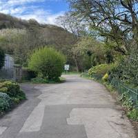 Starting at the bottom of Graves Park, pass through the gates and follow the path straight ahead.