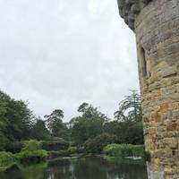 Walk around the castle to discover the lake.