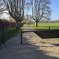 Head left out of the car park to the main entrance of Sloughbottom Park and continue straight along the concrete path.