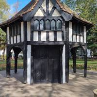 At the centre of the square, turn right. Exit the square.