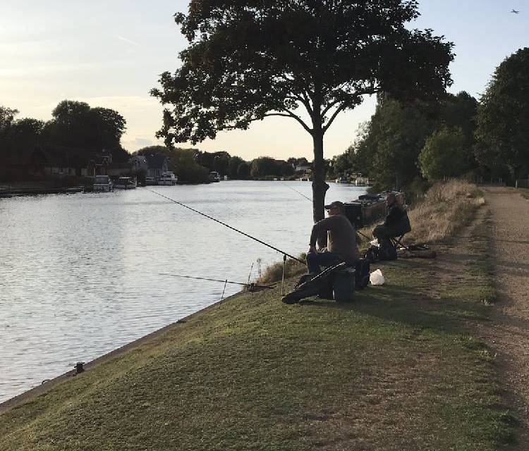 Preview of A long walk along the Thames Path