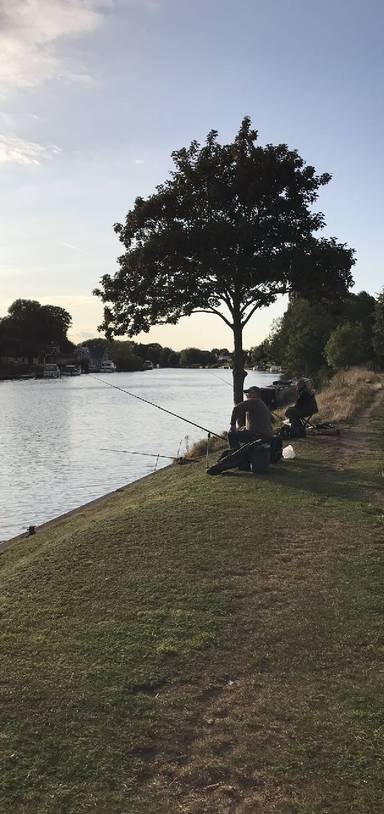 Preview of A long walk along the Thames Path