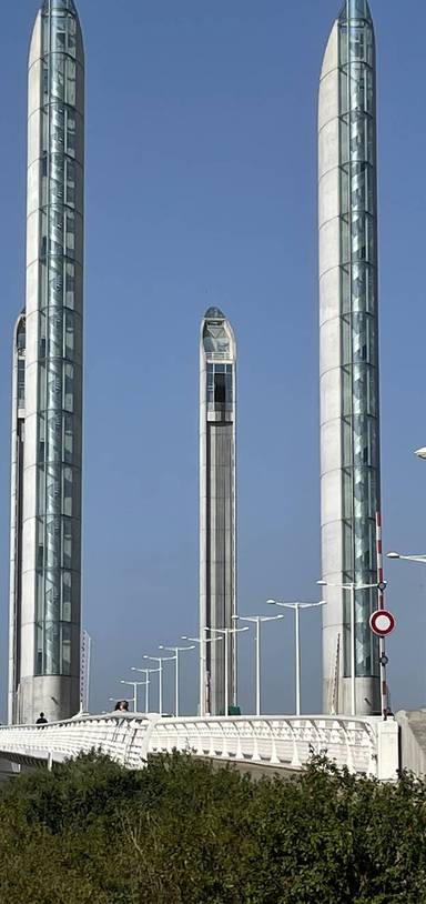 Preview of Bordeaux: Two Bridges Trail