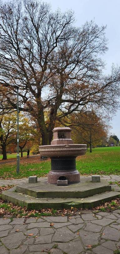 Preview of Quiet walk in the busy Hendon